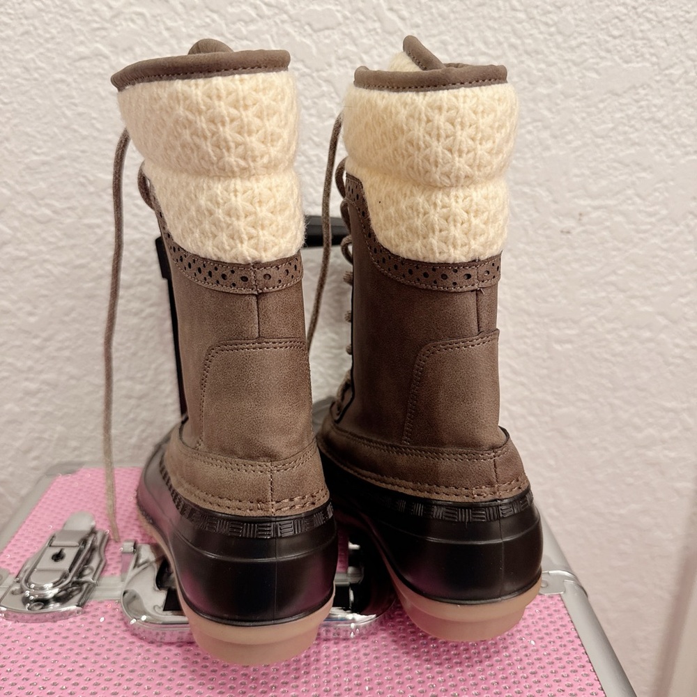 Magellan Outdoors Women's Sweater Collar Duck Boots Size 6 Worn Once indoors. - Picture 4 of 8